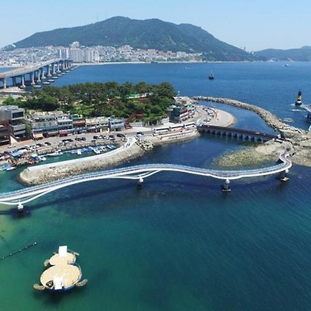 Hotel Queen Busan Exteriör bild