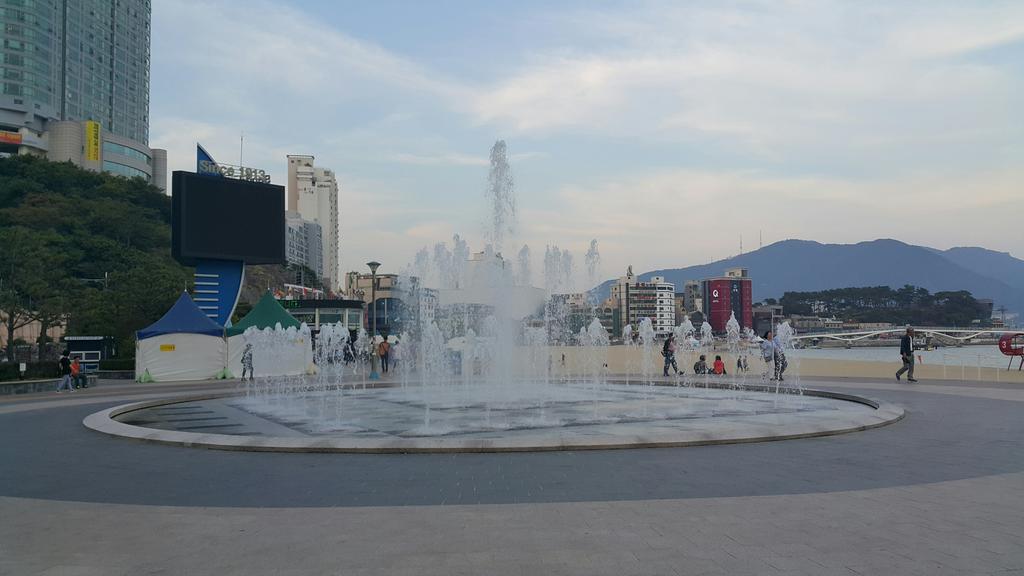 Hotel Queen Busan Exteriör bild